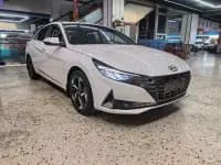 Hyundai Elantra 2023 1.5L CVT LUX Premium Edition — миниатюра 3