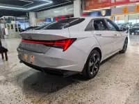 Hyundai Elantra 2023 1.5L CVT LUX Premium Edition — миниатюра 4