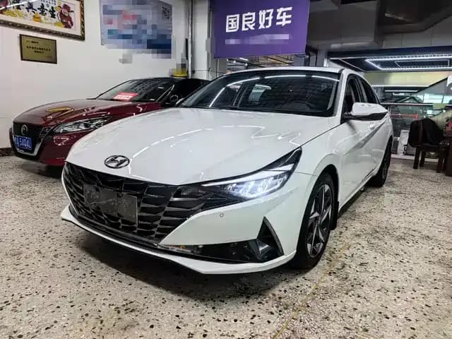 Hyundai Elantra 2023 1.5L CVT LUX Premium Edition