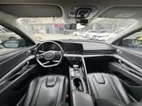 Hyundai Elantra 2021 1.5L CVT LUX Premium Edition — миниатюра 5