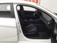 Hyundai Elantra 2022 1.5L CVT LUX Premium Edition — миниатюра 23