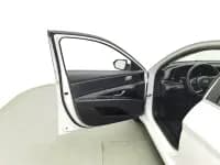 Hyundai Elantra 2022 1.5L CVT LUX Premium Edition — миниатюра 8