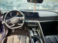 Hyundai Elantra 2023 1.5L CVT LUX Premium Edition — миниатюра 2