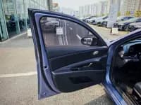 Hyundai Elantra 2023 1.5L CVT LUX Premium Edition — миниатюра 7