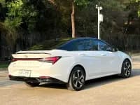 Hyundai Elantra 2022 1.5L CVT LUX Premium Edition — миниатюра 9