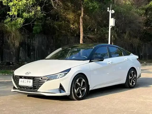 Hyundai Elantra 2022 1.5L CVT LUX Premium Edition