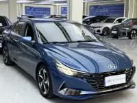 Hyundai Elantra 2022 1.5L CVT LUX Premium Edition — миниатюра 4