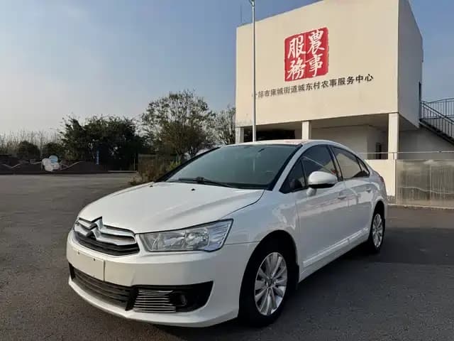 Citroën C4 2013 Sedan 1.6L Manual Premium Edition