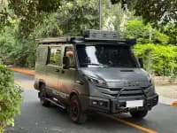 Iveco DeYi 2023 2.5T A35M1 Short Wheelbase Mid-Roof Single Tire Side Sliding Door 5-9 Seats — миниатюра 3