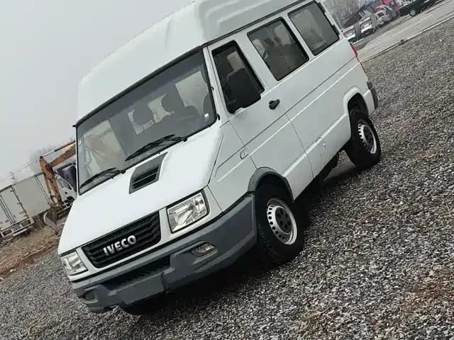 Iveco DeYi 2020 2.5T A35 Bus, Single Tire, Mid-Roof, 5-9 Seats, Side Sliding Door, National V Emission Standard