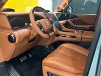 Looking up at the 2023 U8 Luxury Edition — миниатюра 5