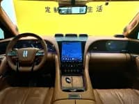 Looking up at the 2023 U8 Luxury Edition — миниатюра 9