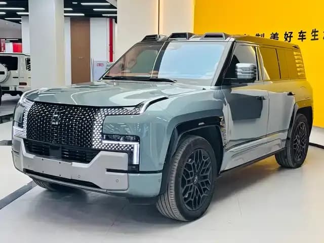 Looking up at the 2023 U8 Luxury Edition