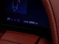 Looking up at the 2023 U8 Luxury Edition — миниатюра 10