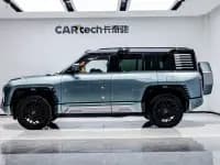 Looking up at the 2023 U8 Luxury Edition — миниатюра 2