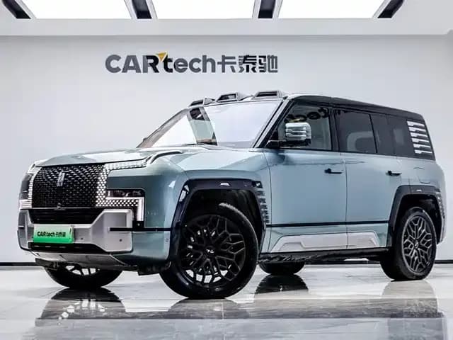 Looking up at the 2023 U8 Luxury Edition