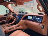 Looking up at the 2023 U8 Luxury Edition — миниатюра 13