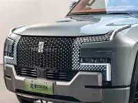 Looking up at the 2023 U8 Luxury Edition — миниатюра 4