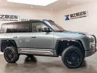 Looking up at the 2023 U8 Luxury Edition — миниатюра 6