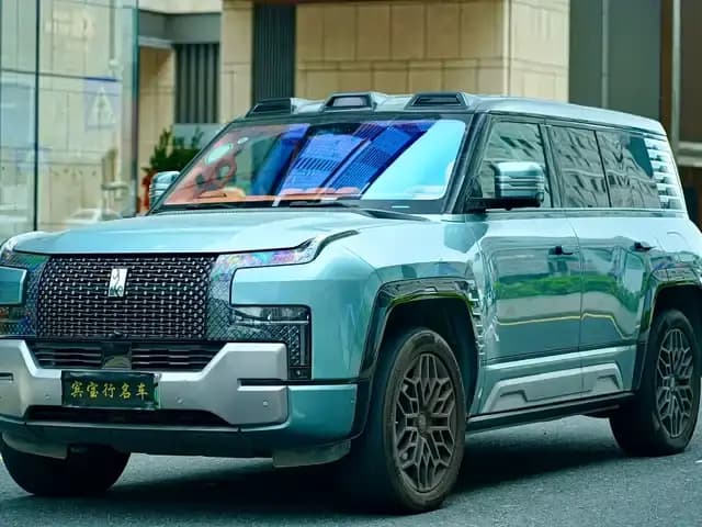 Looking up at the 2023 U8 Luxury Edition