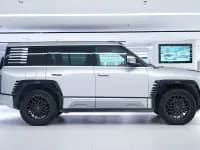 Looking up at the 2023 U8 Luxury Edition — миниатюра 2