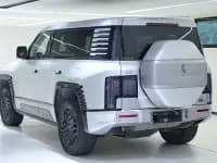 Looking up at the 2023 U8 Luxury Edition — миниатюра 4