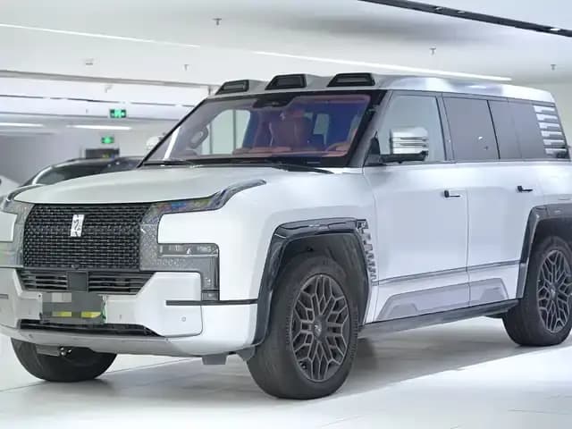 Looking up at the 2023 U8 Luxury Edition