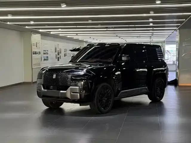 Looking up at the 2023 U8 Luxury Edition