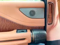 Looking up at the 2023 U8 Luxury Edition — миниатюра 21