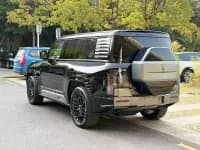 Looking up at the 2023 U8 Luxury Edition — миниатюра 4