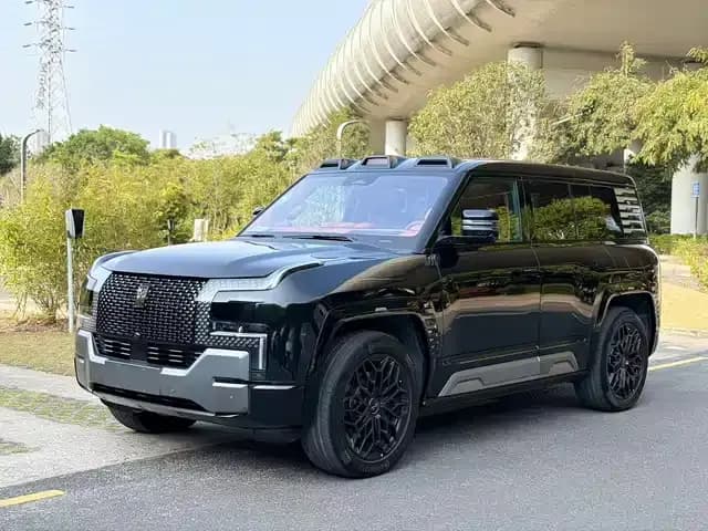 Looking up at the 2023 U8 Luxury Edition