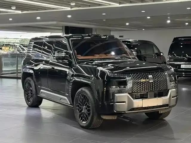 Looking up at the 2023 U8 Luxury Edition