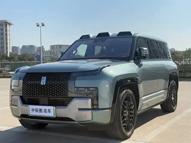 Looking up at the 2023 U8 Luxury Edition