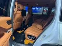 Looking up at the 2023 U8 Luxury Edition — миниатюра 6