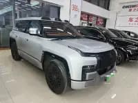 Looking up at the 2023 U8 Luxury Edition — миниатюра 3