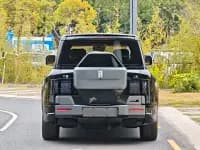 Looking up at the 2023 U8 Luxury Edition — миниатюра 6