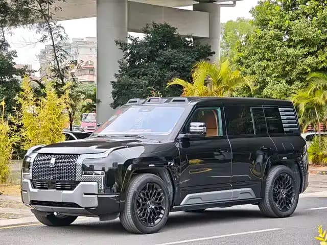 Looking up at the 2023 U8 Luxury Edition