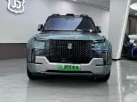 Looking up at the 2023 U8 Luxury Edition — миниатюра 2