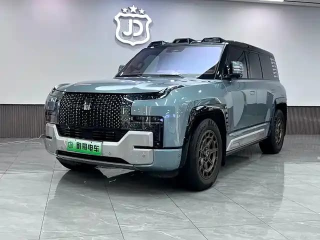 Looking up at the 2023 U8 Luxury Edition