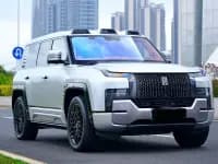 Looking up at the 2023 U8 Luxury Edition — миниатюра 3