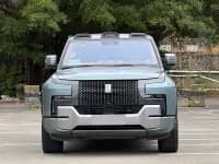 Looking up at the 2023 U8 Luxury Edition — миниатюра 1