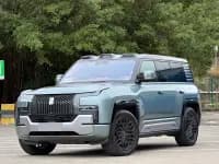 Looking up at the 2023 U8 Luxury Edition — миниатюра 2