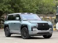 Looking up at the 2023 U8 Luxury Edition — миниатюра 3