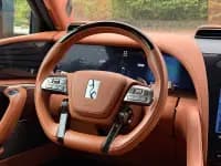 Looking up at the 2023 U8 Luxury Edition — миниатюра 10