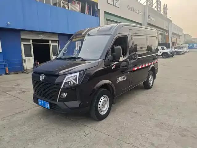 Yufeng 2023 V9+ 2.3T Manual Front-Wheel Drive Van with Short Wheelbase, Mid-Roof, 3 Seats