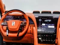 Looking up at the 2023 U8 Luxury Edition — миниатюра 16