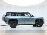 Looking up at the 2023 U8 Luxury Edition — миниатюра 4