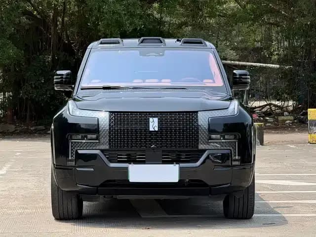 Looking up at the 2023 U8 Luxury Edition