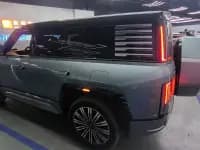 Looking up at the 2023 U8 Luxury Edition — миниатюра 4